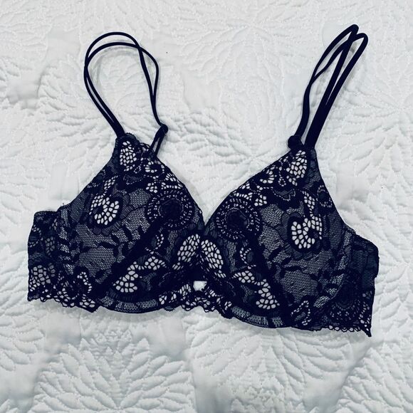 Victoria Secret Bra Lacy, Black - Picture 8 of 8